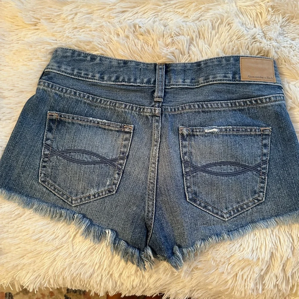 A&F Low Rise Short - Picture 3 of 4